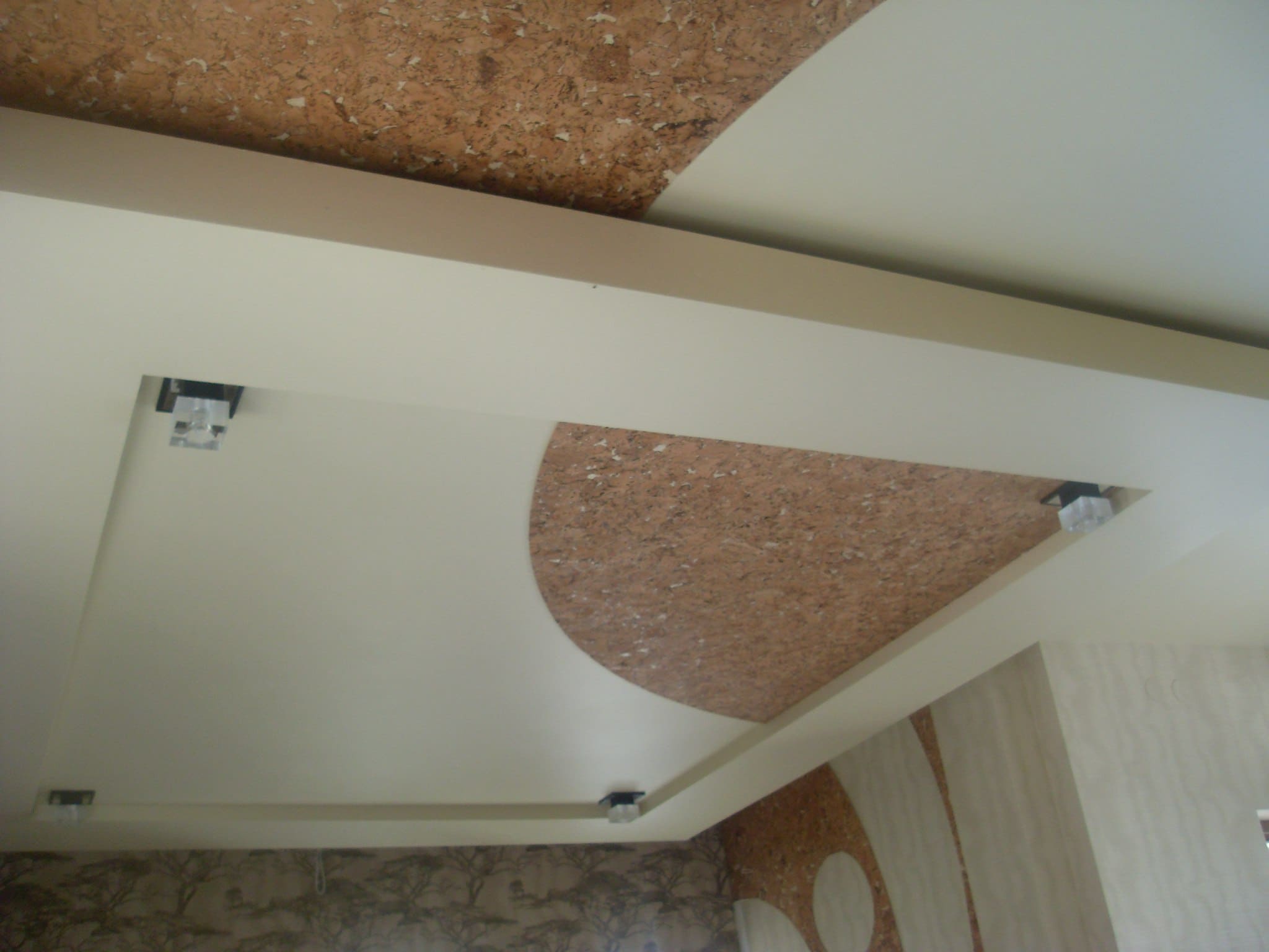 Монтаж декоративного многоуровневого потолка