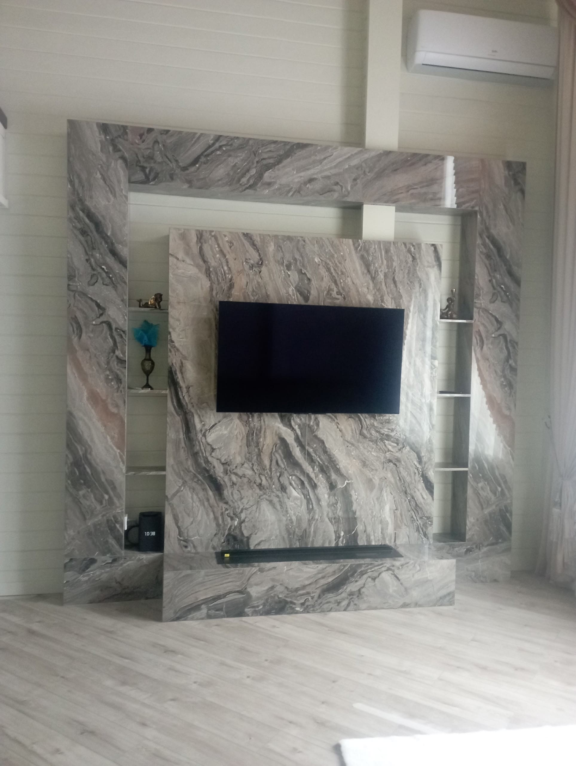 Монтаж ТВ-стенки из керамогранита