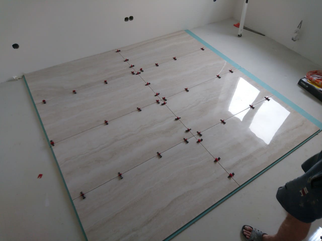 Укладка напольной плитки