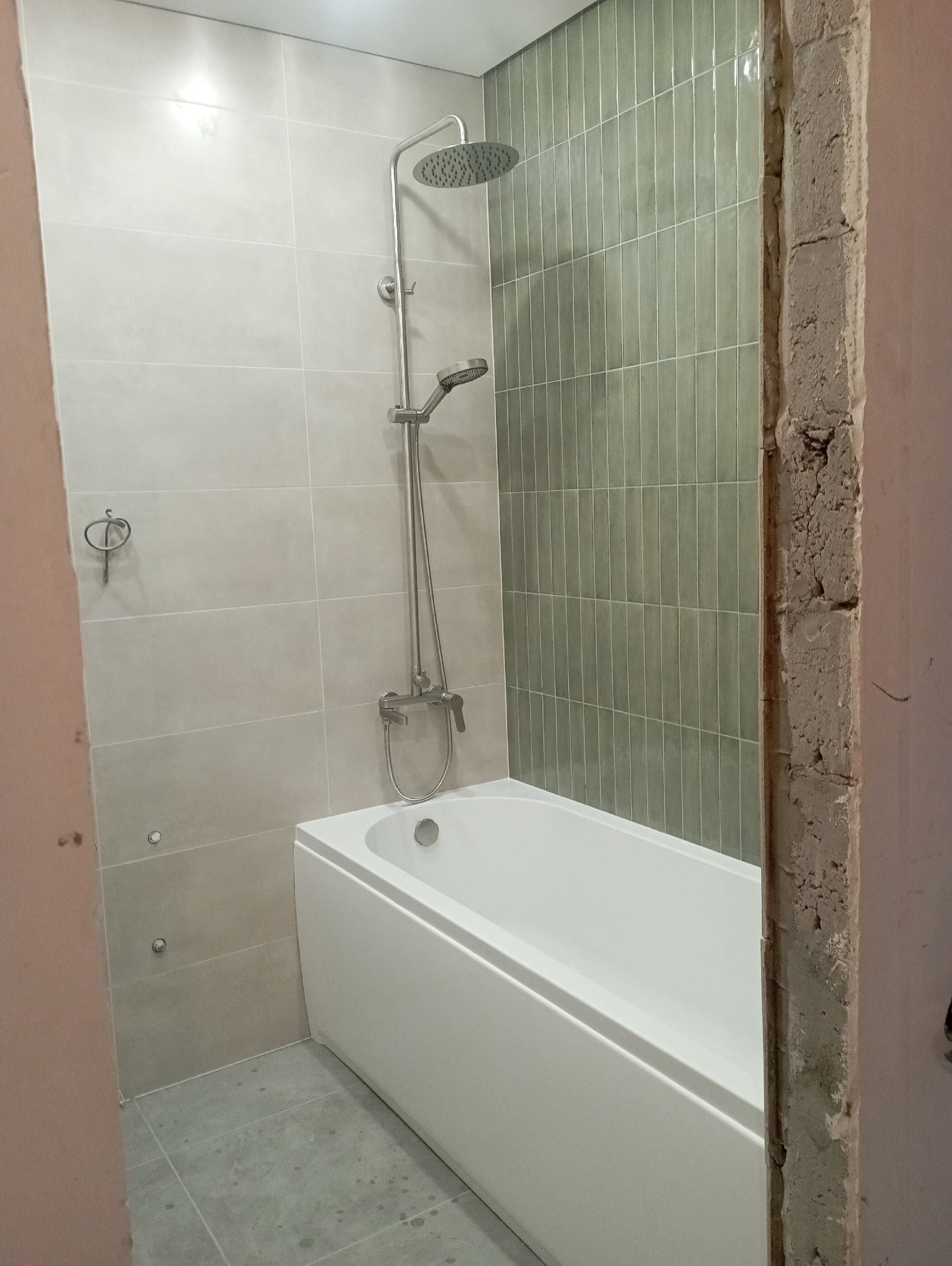 Установка ванны и душа, укладка плитки